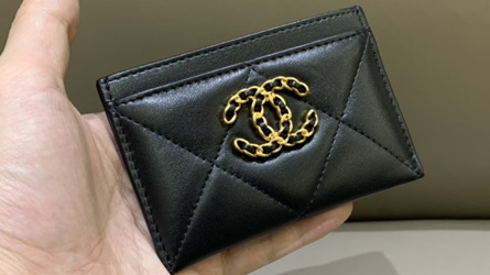 
				Chanel - Wallet
				plånböcker